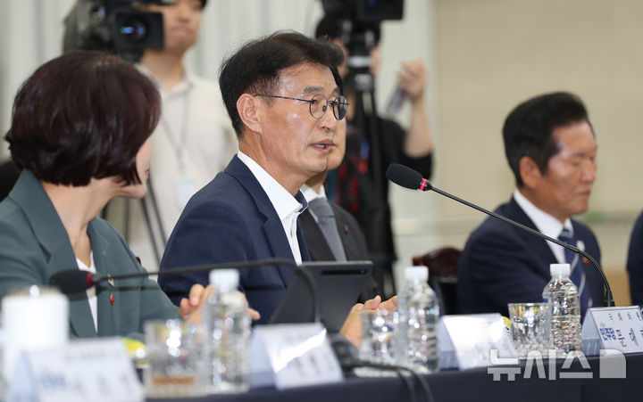 [제주=뉴시스] 우장호 기자 = 문대림 더불어민주당 의원이 지난 9월17일 오전 제주도청 4층 탐라홀에서 열린 제주특별자치도-더불어민주당 예산정책협의회에서 발언하고 있다. 2025.09.17. woo1223@newsis.com