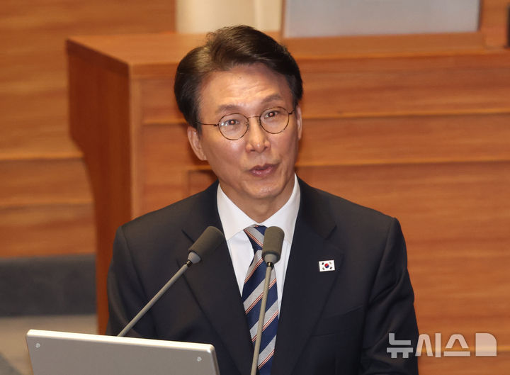 [서울=뉴시스] 김명년 기자 = 김민석 국무총리가 17일 오후 서울 여의도 국회 본회의에서 김상훈 국민의힘 의원의 대정부 질문에 답변하고 있다. 2025.09.17. kmn@newsis.com