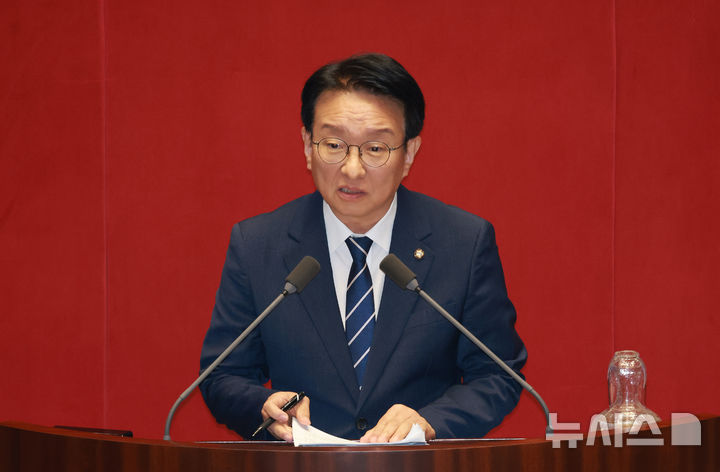 [서울=뉴시스] 고승민 기자 = 권칠승 더불어민주당 의원이 17일 서울 여의도 국회에서 열린 제429회국회(정기회) 제7차 본회의 '경제에 관한 질문'에서 질의 전 발언하고 있다. 2025.09.17. kkssmm99@newsis.com