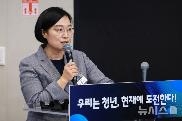 [성남=뉴시스] 고범준 기자 = 한성숙 중소벤처기업부 장관이 지난 17일 경기도 성남시 스타트업 스퀘어에서 열린 청년 스타트업 상상콘서트에서 발언하고 있다. 2025.09.18. bjko@newsis.com
