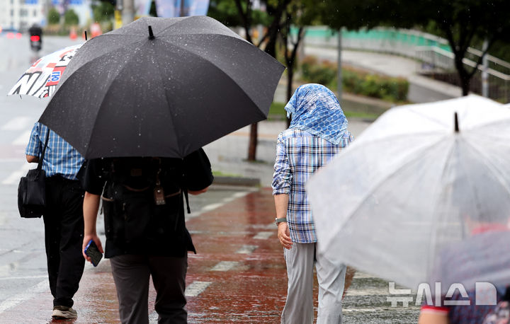 인천, 낮부터 '천둥·번개 동반' 비…최대 40㎜