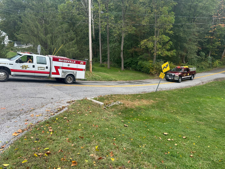 [펜실베이니아=AP/뉴시스] 17일(현지 시간) 펜실베이니아주 요크카운티에서 발생한 경찰 관련 총격 사건 현장에 출동한 구조 인력. 2025.09.18. photo@newsis.com
