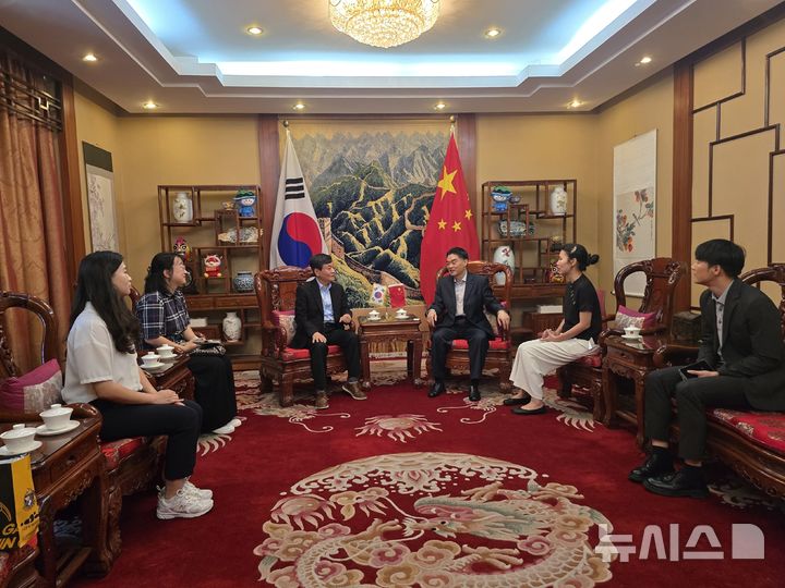 [광주=뉴시스] 강진군문화관광재단과 주광주중국총영사관의 간담회 모습