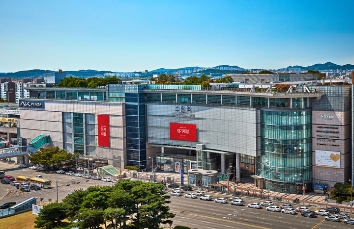AK플라자 수원점 전경.(사진=AK플라자 제공) *재판매 및 DB 금지