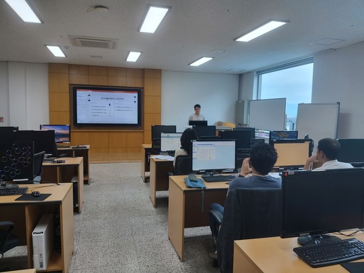 [평창=뉴시스] 농지정보시스템 사용자 교육. (사진=평창군 제공) 2025.09.18. photo@newsis.com *재판매 및 DB 금지