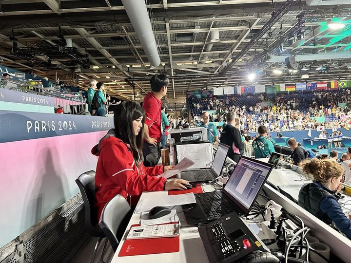 2024년 파리올림픽 경기장에서 아이티센클로잇 직원이 대회통합관리시스템을 활용해 경기를 관리하는 모습(사진=아이티센클로잇 제공) *재판매 및 DB 금지