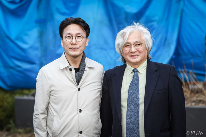 [서울=뉴시스] 김민석 총리(왼쪽)와 김민웅 촛불행동 상임대표(오른쪽). (사진=이호 촛불행동 전속작가 페이스북 캡처) *재판매 및 DB 금지