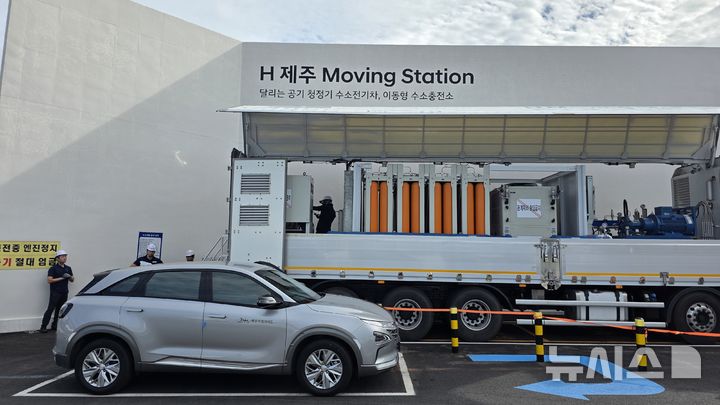 [제주=뉴시스] 제주시 도두동에 구축한 이동형 수소충전소. (사진=제주도) 2025.09.18. photo@newsis.com 
