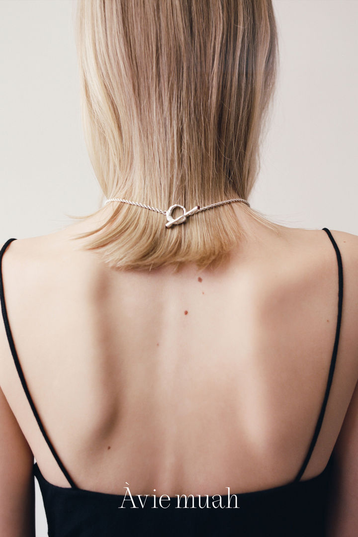 [서울=뉴시스] 라이프스타일&패션 브랜드 아비에무아(Àviemuah)는 2025년 가을 시즌을 맞아 '액센츠 캡슐 컬렉션(Accents Capsule Collection)'을 선보인다고 18일 밝혔다.(사진= 아비에무아 제공) *재판매 및 DB 금지