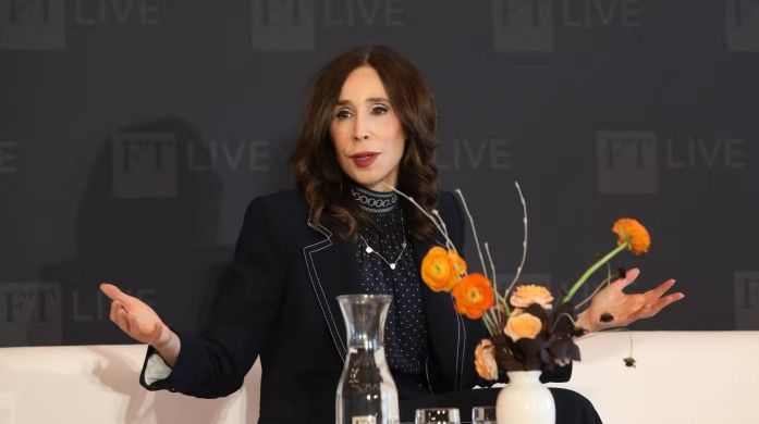 [서울=뉴시스]도널드 트럼프 미 대통령이 뉴욕 타임스(NYT)를 상대로 150억 달러(20조6835억원) 규모의 명예훼손 소송을 제기한 것과 관련 메레디스 코핏 레비언 NYT 최고경영자(CEO)는 트럼프 대통령이 '반언론 플레이북'을 만들었다고 비난하면서 NYT는 이에 결코 굴복하지 않을 것이라고 17일(현지시각) 말했다고 영국 파이낸셜 타임스(FT)가 18일 보도했다. 사진은 레비언 CEO. <사진 출처 : 英 파이낸셜 타임스> 2025.09.18.