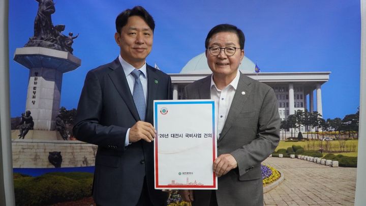 [대전=뉴시스]최성아 대전시 정무과학경제부시장이 18일 지역 국회의원을 방문해 내년도 정부예산안 확보를 요청했다. 2025. 09. 18 photo@newsis.com *재판매 및 DB 금지