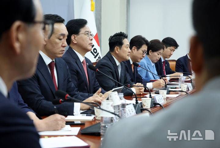 [서울=뉴시스] 고승민 기자 = 장동혁 국민의힘 대표가 18일 서울 여의도 국회에서 열린 최고위원회의에서 발언하고 있다. 2025.09.18. kkssmm99@newsis.com