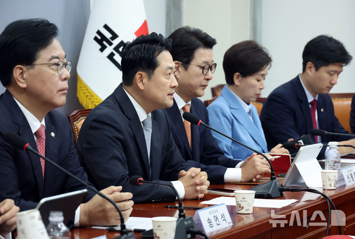 [서울=뉴시스] 고승민 기자 = 장동혁 국민의힘 대표가 18일 서울 여의도 국회에서 열린 최고위원회의에서 발언하고 있다. 2025.09.18. kkssmm99@newsis.com