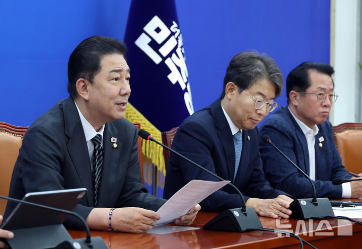 [서울=뉴시스] 고승민 기자 = 김병기 더불어민주당 원내대표가 18일 서울 여의도 국회에서 열린 정책조정회의에서 발언하고 있다. 2025.09.18. kkssmm99@newsis.com