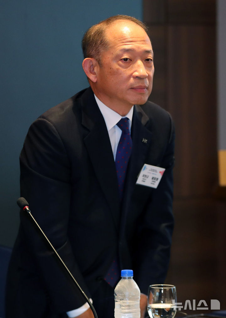 [서울=뉴시스] 김혜진 기자 = 최현규 한국콜마 대표가 18일 서울 중구 롯데호텔에서 열린 제2차 한중경영자회의에서 인사하고 있다. 2025.09.18. jini@newsis.com