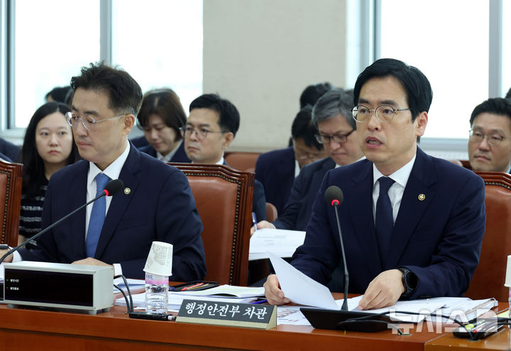 [서울=뉴시스] 고승민 기자 = 김민재 행정안전부 차관이 지난 9월 18일 서울 여의도 국회에서 열린 행정안전위원회 법안심사제1소위원회에서 발언하고 있다. 2025.09.18. kkssmm99@newsis.com