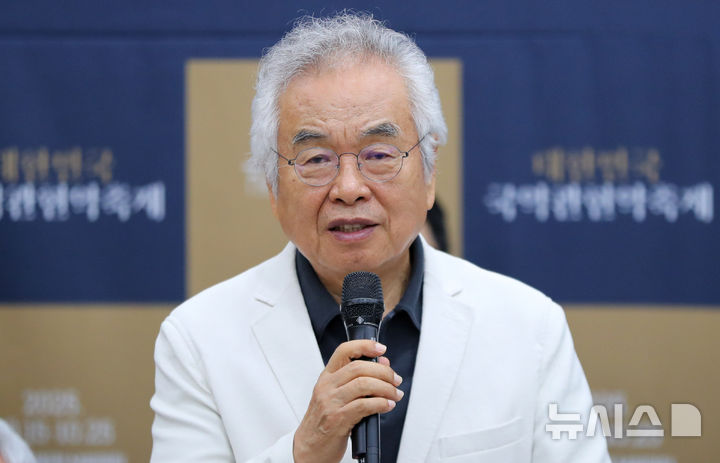 [서울=뉴시스] 김혜진 기자 = 박범훈 축제추진위원장이 18일 서울 종로구 세종문화회관에서 열린 2025 대한민국국악관현악축제 제작발표회에서 축사하고 있다. 2025.09.18. jini@newsis.com