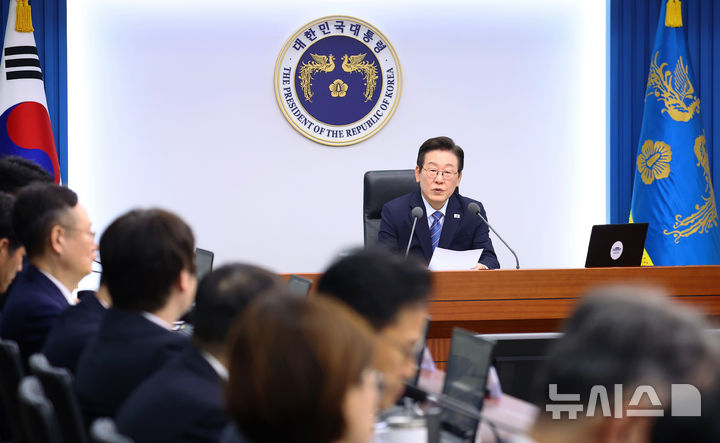 [서울=뉴시스] 최동준 기자 = 이재명 대통령이 18일 서울 용산 대통령실 청사에서 열린 수석보좌관회의에서 발언하고 있다. (대통령실통신사진기자단) 2025.09.18. photocdj@newsis.com