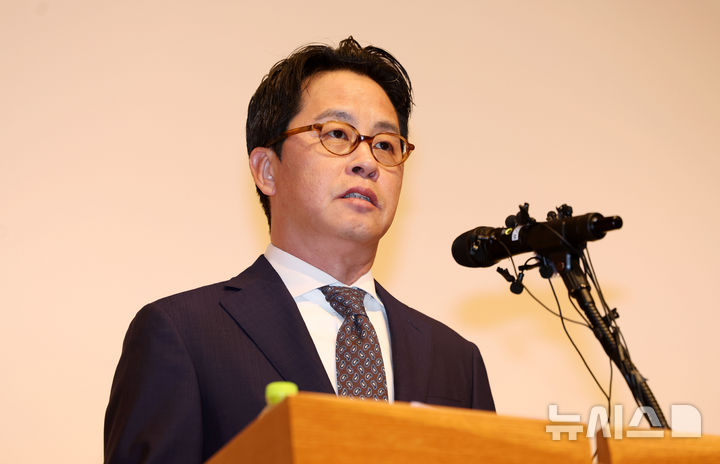 [서울=뉴시스] 홍효식 기자 = 조좌진 롯데카드 대표이사 사장 등이 18일 서울 중구 부영태평빌딩에서 사이버 침해 사고에 대한 대고객 사과를 하고 있다. 2025.09.18. yesphoto@newsis.com