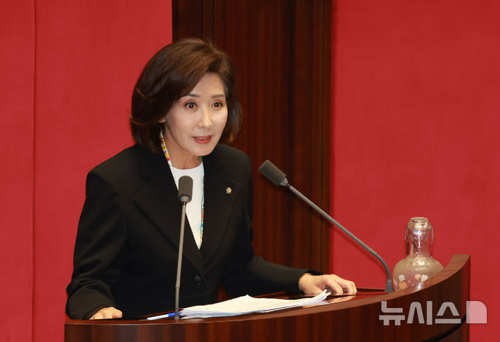 [서울=뉴시스] 고승민 기자 = 나경원 국민의힘 의원이 18일 서울 여의도 국회에서 열린 제429회국회(정기회) 제8차 본회의 '교육·사회·문화에 관한 질문'에서 질의하고 있다. 2025.09.18. kkssmm99@newsis.com