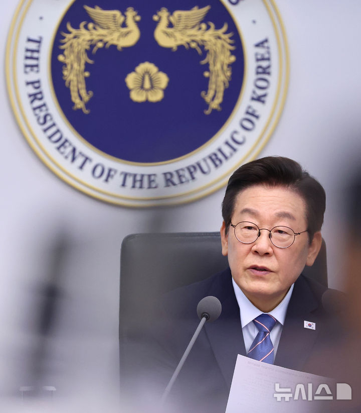 [서울=뉴시스] 최동준 기자 = 이재명 대통령이 18일 서울 용산 대통령실 청사에서 열린 수석보좌관회의에서 발언하고 있다. (대통령실통신사진기자단) 2025.09.18. photocdj@newsis.com