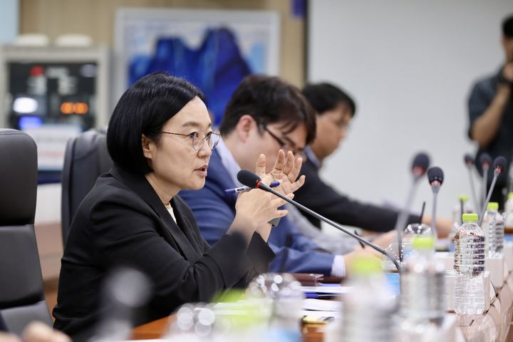 [서울=뉴시스] 한성숙 중소벤처기업부 장관이 18일 서울 서초구 한국벤처투자에서 열린 'AI·딥테크 유니콘 육성을 위한 벤처투자 정책과제 간담회'에서 인사말을 하고 있다. (사진=중소벤처기업부 제공) 2025.09.18. photo@newsis.com *재판매 및 DB 금지