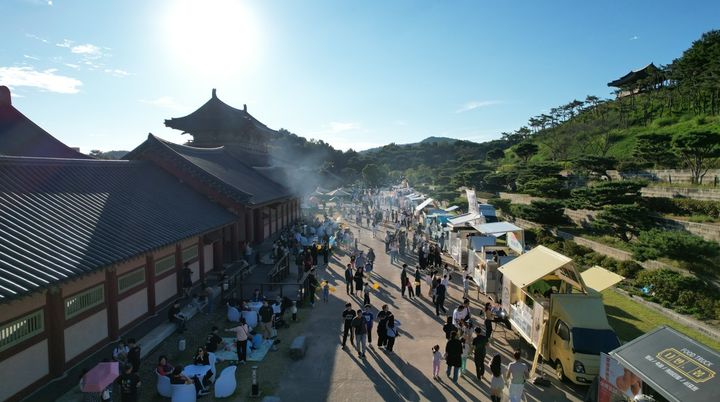 [부여=뉴시스] 부여군 제71회 백제문화제 먹거리 행사장 *재판매 및 DB 금지