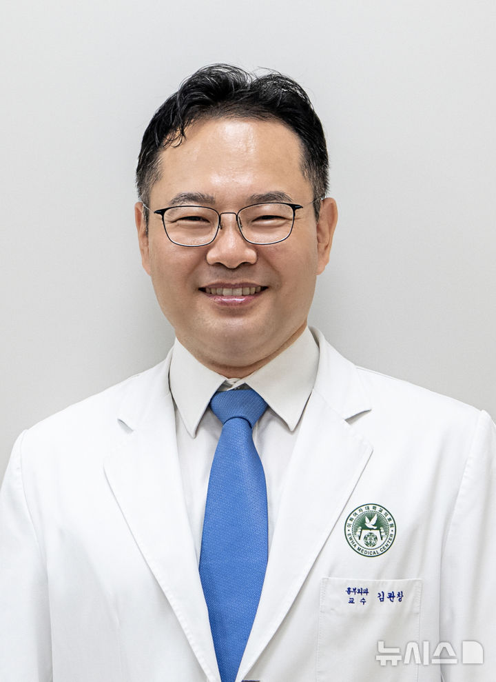 [서울=뉴시스] 이대서울병원 심장혈관흉부외과 김관창 교수. (사진= 이대서울병원 제공)