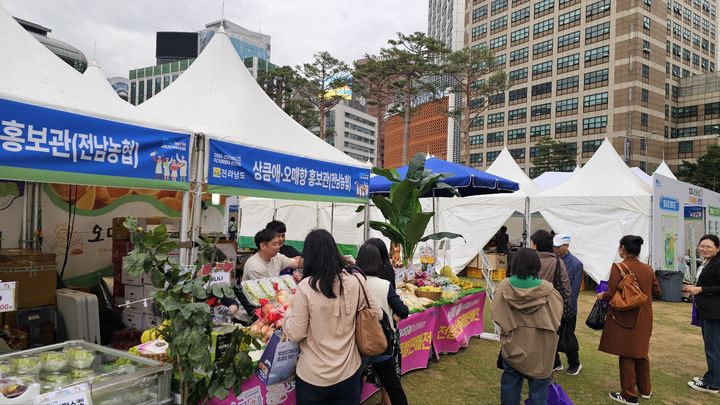 농협 전남본부 주관으로 열린 전남농산물 서울 직거래장터 모습. (사진=전남농협 제공) photo@newsis.com *재판매 및 DB 금지