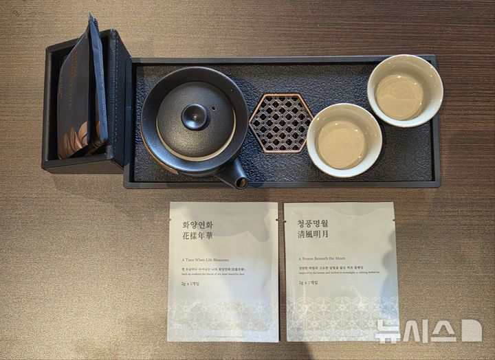 [경주=뉴시스] 5성급 프리미엄 리조트인 소노캄 경주 객실에 머무는 고객들에게 차 한 잔의 여유를 경험케하는 '사색의 시간차(茶)'. 다기세트와 함께 제공된다. photo@newsis.com 