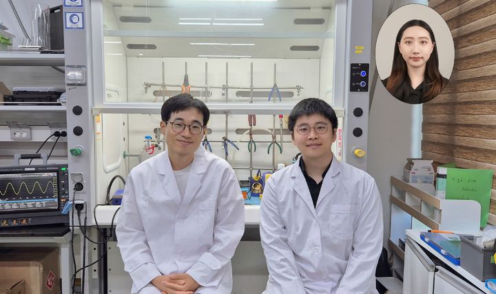 [대전=뉴시스] 비접촉식 침대형 심장 모니터링 온디바이스 시스템을 개발해 국제 학술지에 발표한 KAIST 연구진. (왼쪽부터)바이오및뇌공학과 김철 교수, 김민재 박사과정, 프렘라위 티라윗차양군 연구원.(사진=KAIST 제공) *재판매 및 DB 금지