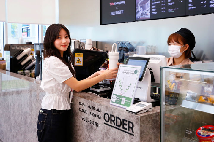 [서울=뉴시스] 사내 친환경 캠페인 참여 사진 (사진=광동제약 제공) 2025.09.20. photo@newsis.com *재판매 및 DB 금지