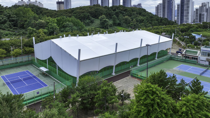 [울산=뉴시스] 울산 남구 야음테니스장 전천후구장 전경. (사진=울산 남구 제공) photo@newsis.com *재판매 및 DB 금지