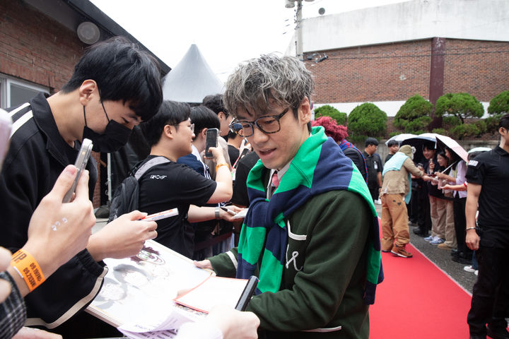 [서울=뉴시스] 세카이노 오와리 나카진. (사진 = 유니버설뮤직 제공) 2025.09.19. photo@newsis.com *재판매 및 DB 금지