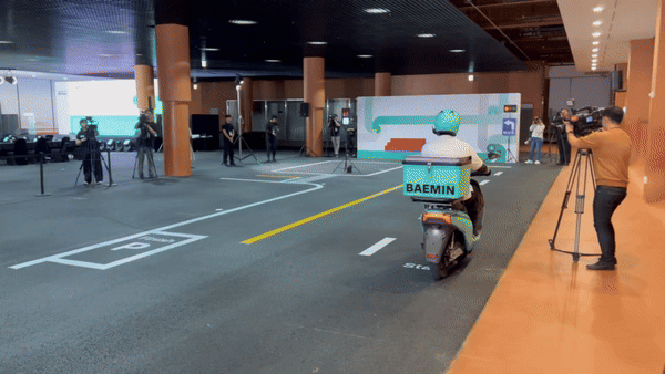 [하남=뉴시스] 김민성 기자 = 19일 오후 경기도 하남시 배민라이더스쿨에서 진행된 전기 이륜차 교통질서 교육 모습. 2025.09.19. kms@newsis.com. *재판매 및 DB 금지