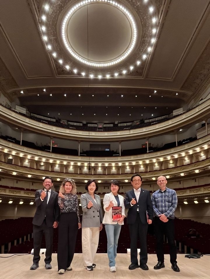 [서울=뉴시스] 카네기홀 방문한 서울시의회 문체위원들. 2025.09.19. (사진=서울시의회 제공) *재판매 및 DB 금지