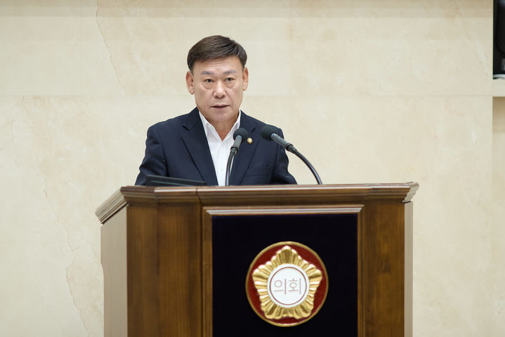 [용인=뉴시스]5분 발언하는 황재욱 용인시 의원(사진=용인시의회 제공) 2025.09.19.photo@newsis.com *재판매 및 DB 금지