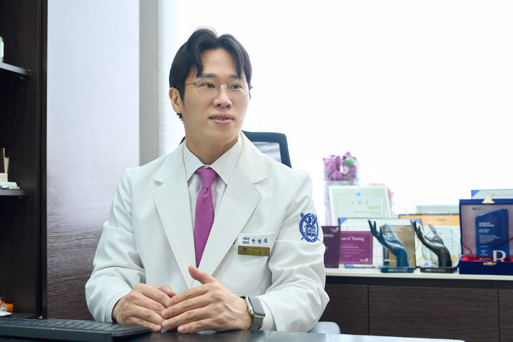 [서울=뉴시스] 박영운 빌라드스킨피부과 원장이 뉴시스와 인터뷰를 진행하고 있다. 2025.09.22. photo@newsis.com *재판매 및 DB 금지