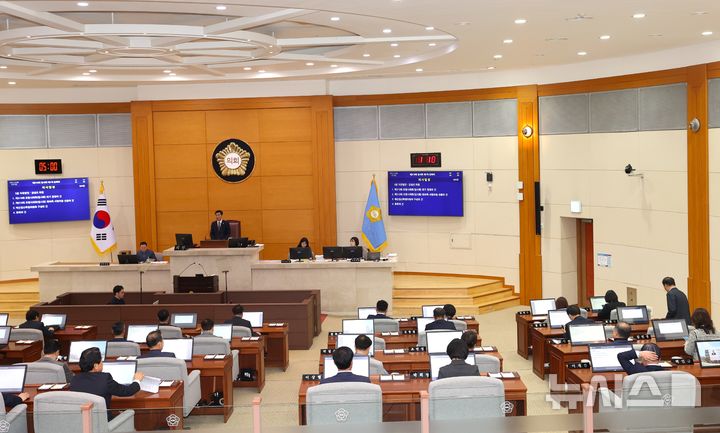 [포항=뉴시스] 송종욱 기자 = 포항시의회 본회의 모습. 2025.09.19. photo@newsis.com