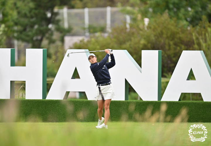 [서울=뉴시스] 이민지가 19일 인천 베어즈베스트 청라(파72)에서 열린 한국여자프로골프(KLPGA) 투어 하나금융그룹 챔피언십 2라운드 1번 홀에서 티샷하고 있다. (사진=KLPGA 제공). 2025.09.19. *재판매 및 DB 금지