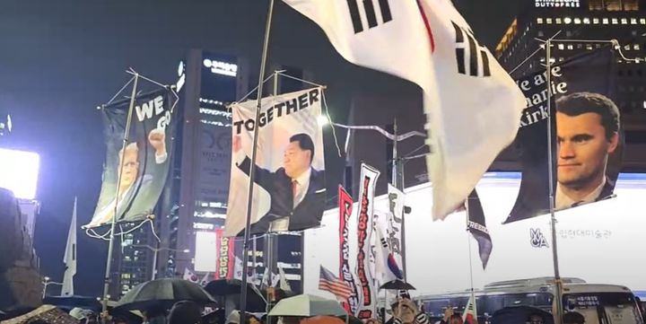 민초결사대 등 보수단체 회원 200여명(신고 인원)이 19일 오후 서울 중구 명동 인근에서 '혐중 집회'를 열었다. (자유민국TV 유튜브 캡쳐) *재판매 및 DB 금지