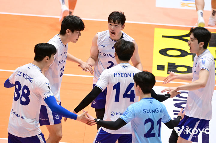 2025 여수-NH농협컵 프로배구대회 남자부 준결승에서 남자배구 삼성화재를 세트 스코어 3-2로 꺾은 대한항공. (사진=KOVO 제공). 2025.09.19.&nbsp; *재판매 및 DB 금지
