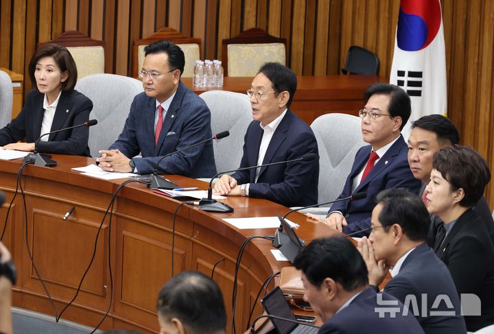 [서울=뉴시스] 조성봉 기자 = 김도읍 국민의힘 정책위의장이 19일 오전 서울 여의도 국회에서 열린 원내대책회의에서 발언을 하고 있다. 2025.09.19. suncho21@newsis.com