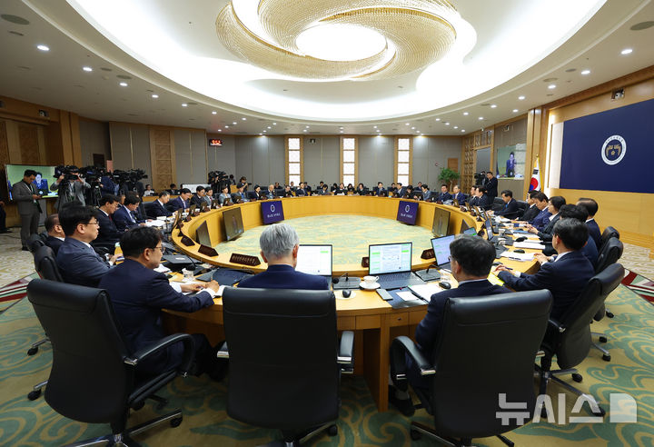 [세종=뉴시스] 고범준 기자 = 이재명 대통령이 16일 세종시 정부세종청사에서 열린 제42회 국무회의에서 발언하고 있다. (대통령실통신사진기자단) 2025.09.16. bjko@newsis.com