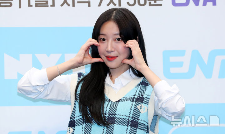 [서울=뉴시스] 김혜진 기자 = 방송인 쯔양이 19일 서울 마포구 스탠포드호텔에서 열린 ENA 새 예능 프로그램 '어디로 튈지 몰라' 제작발표회에서 포즈를 취하고 있다. 2025.09.19. jini@newsis.com