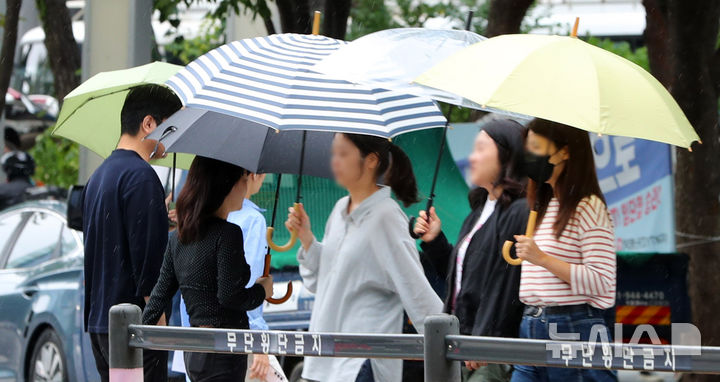 비 내리는 도심 풍경