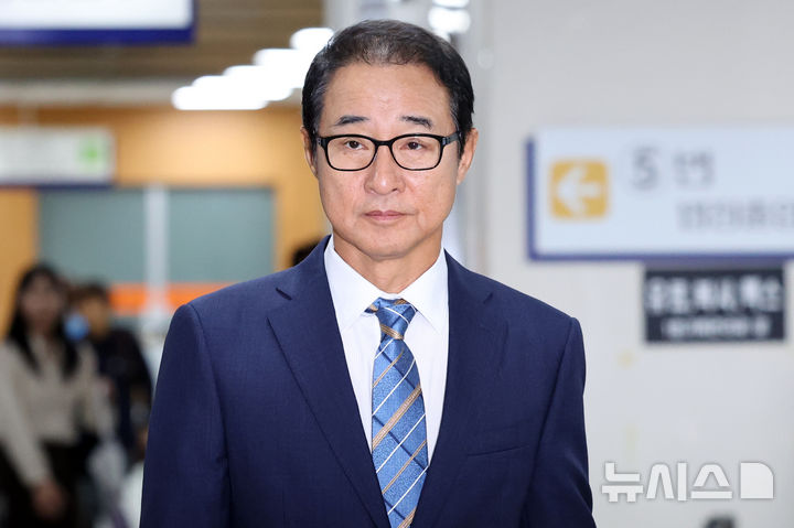 '민주당 돈봉투' 이성만 전 의원 대법 선고…'위법수집증거' 관건