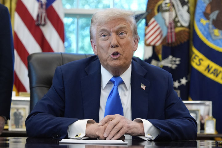 트럼프 H-1B 수수료 폭탄에 美실리콘밸리 '패닉' - 뉴스 썸네일 이미지