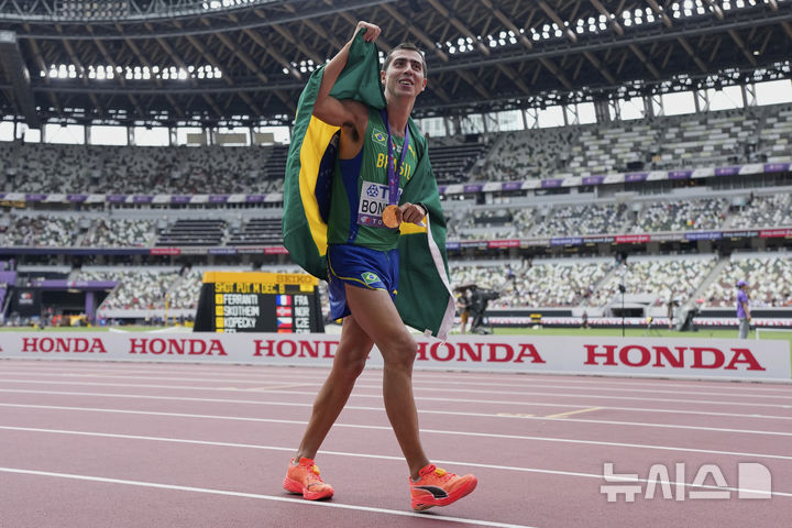 Brazil's Caio Bonfim reacts after winning the men's 20 kilometers race walk at the World Athletics Championships in Tokyo, Saturday, Sept. 20, 2025. (AP Photo/Ashley Landis)