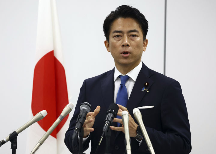 [도쿄=AP/뉴시스]고이즈미 신지로 농림수산상이 20일 도쿄에서 기자회견을 열어 집권 자민당 총재 선거에 출마하겠다고 표명했다. 2025.09.20.